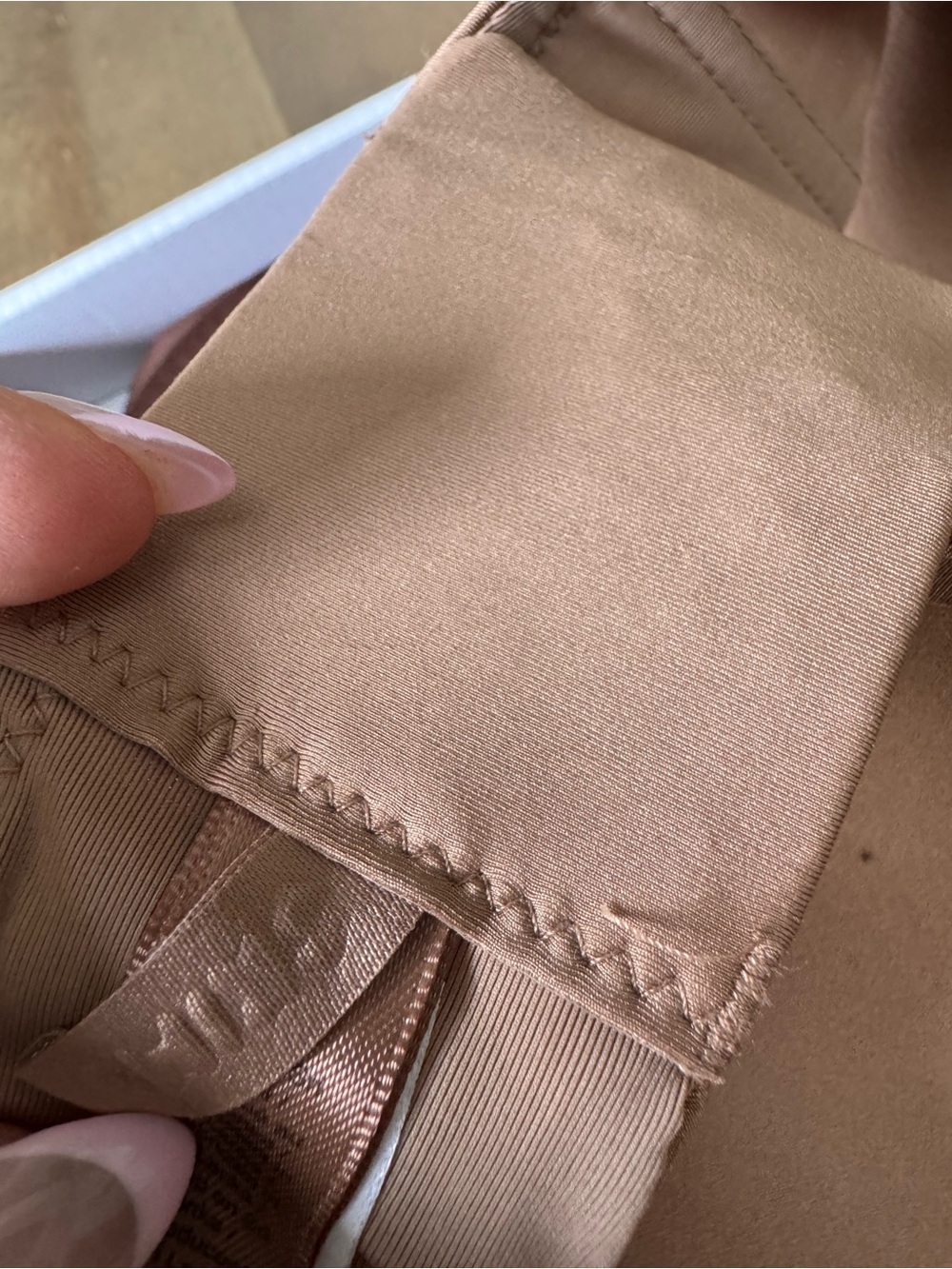SKIMS Strapless Molded Cup Bra - Tan - Picture 3 of 3